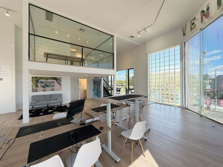 More Photos Of 1501 Main St, Venice Storefront Retail Office For Lease
