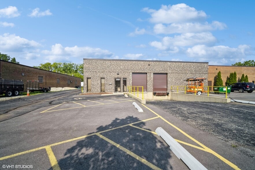 More Photos Of 2068-2068 S Foster Ave, Wheeling Manufacturing For Lease