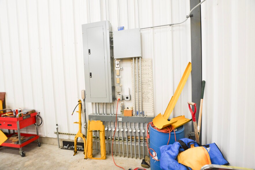 More Photos Of 113 Gulf Stream dr, Lewistown Service For Sale