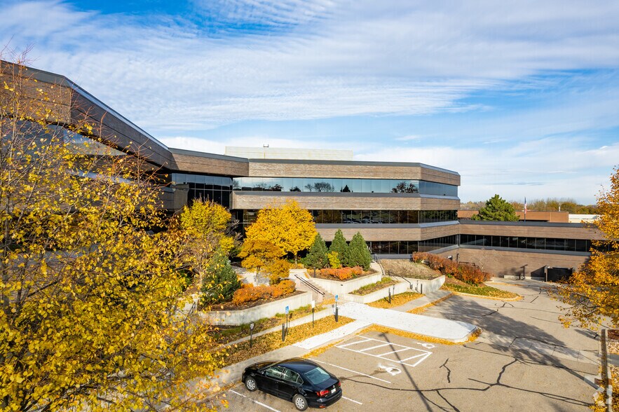 More Photos Of 1295 Northland Dr, Mendota Heights Medical For Lease