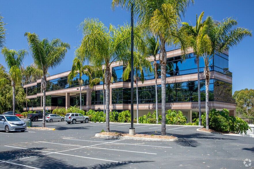 More Photos Of 1925 Palomar Oaks Way, Carlsbad Unknown For Lease