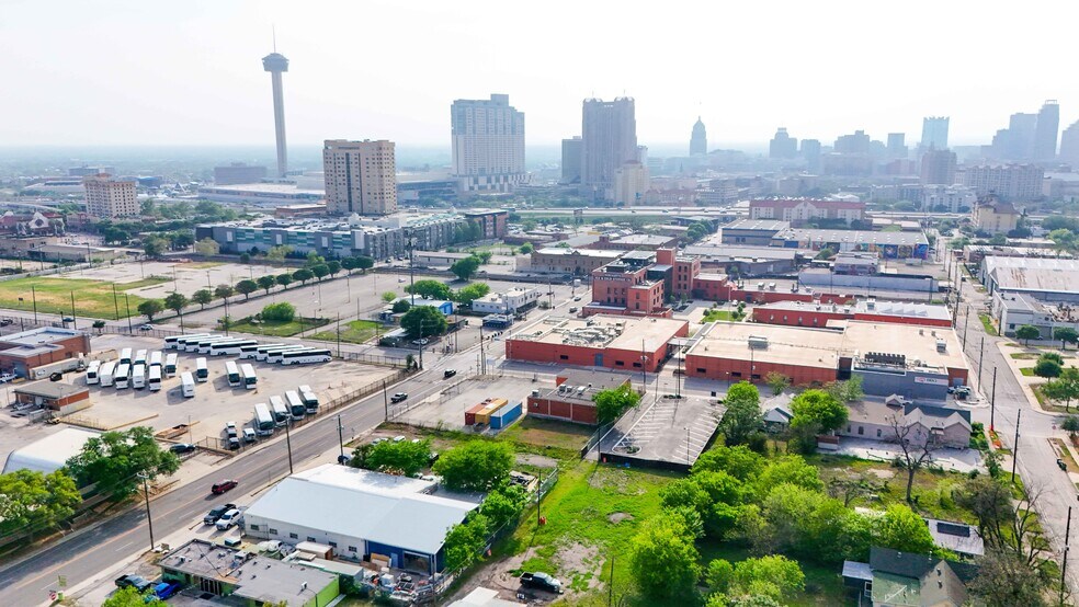 More Photos Of 1403 E Houston St, San Antonio Flex For Lease