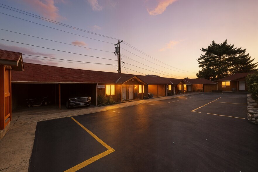 More Photos Of 2044 W Woodin Ave, Chelan Hotel For Sale