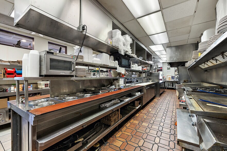 More Photos Of 37116 S Groesbeck Hwy, Clinton Township Restaurant For Sale