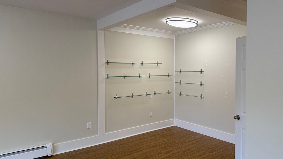 More Photos Of 376 Rt-130, Sandwich Flex For Lease