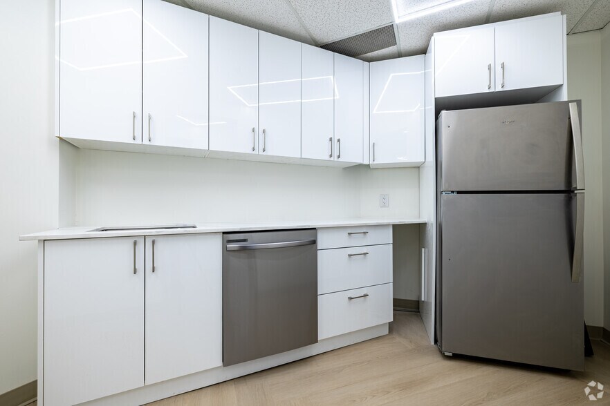 More Photos Of 1538 Rue Sherbrooke O, Montréal Medical For Lease