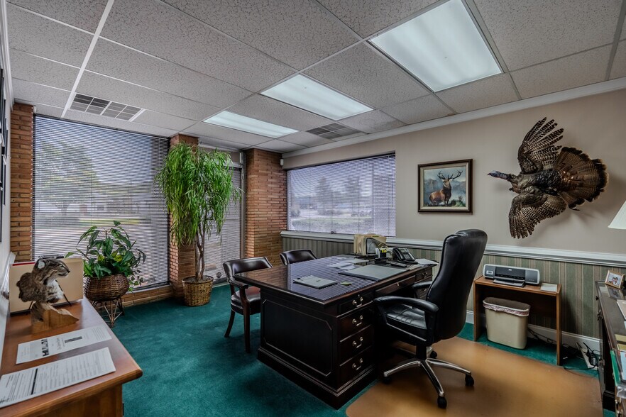 More Photos Of 215 N Pleasantburg Dr, Greenville Office For Sale