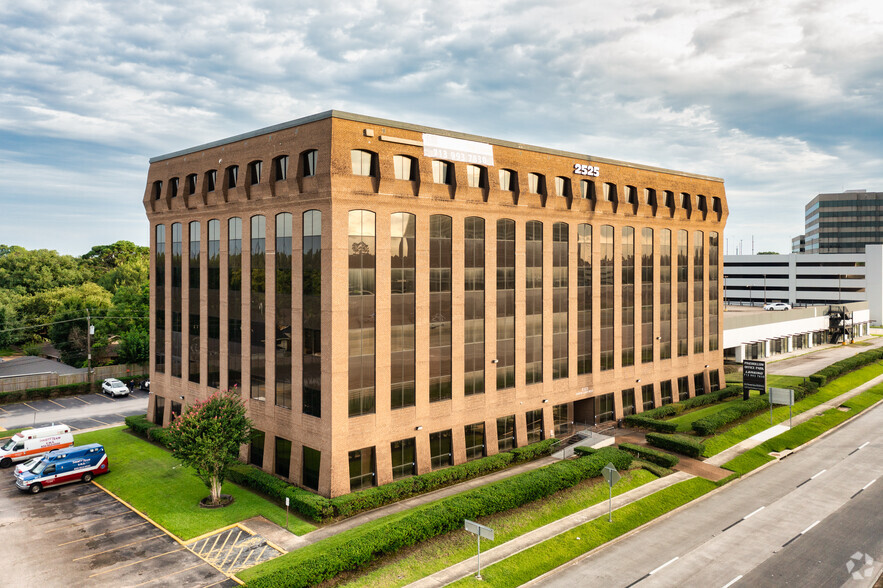 Primary Photo Of 2525 N Loop Fwy W, Houston Office For Lease