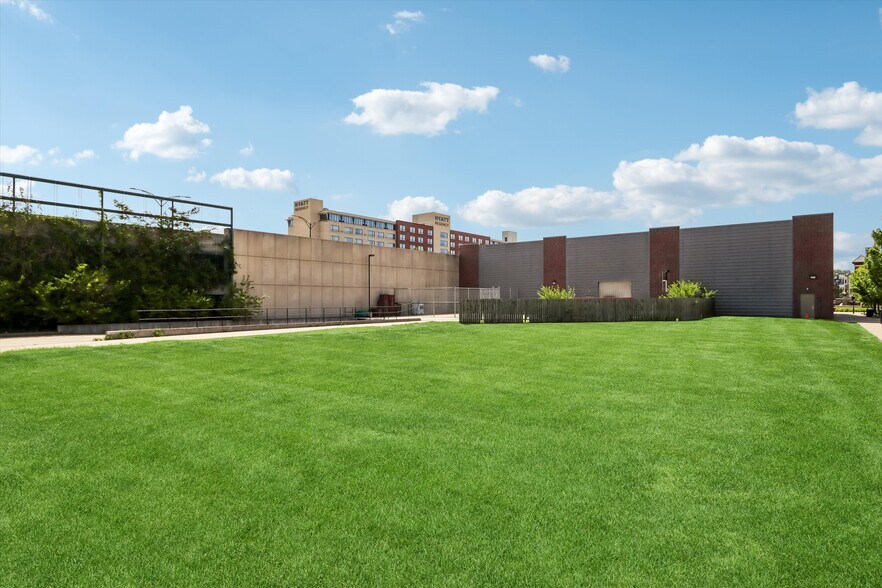 More Photos Of 903 Quarry Rd, Coralville Storefront For Sale