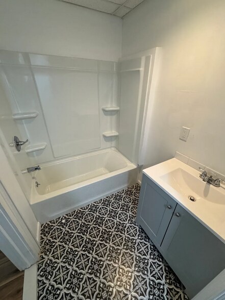 More Photos Of 39 Market St, Poughkeepsie Storefront Retail Residential For Sale