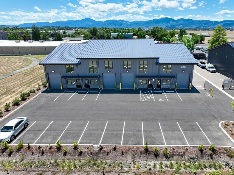 More Photos Of 2016 Commerce, Medford Showroom For Lease