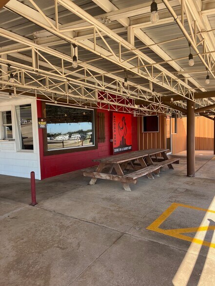 More Photos Of 10811 NE 23rd St, Spencer Restaurant For Lease