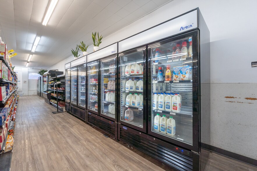 More Photos Of 205 Main St, Louisville Storefront For Sale