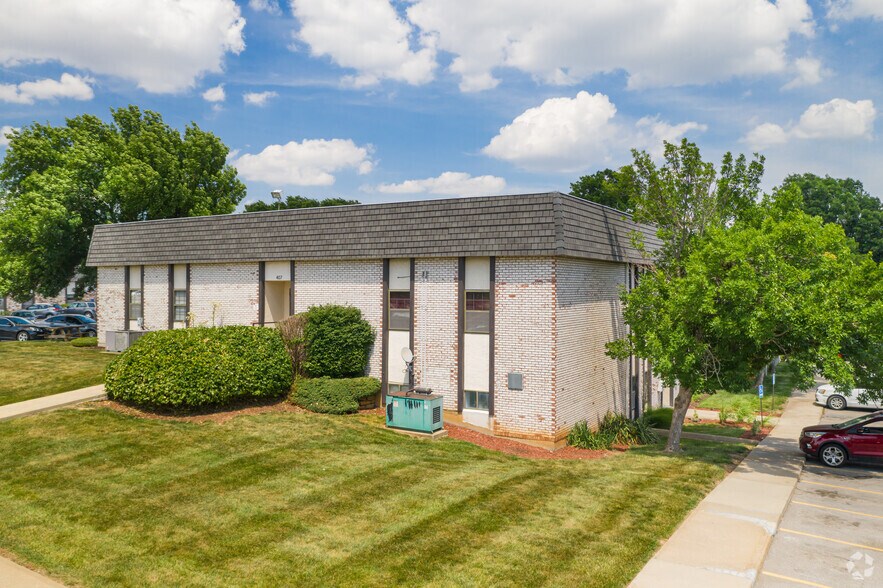 More Photos Of 405-407 S Clairborne Rd, Olathe Unknown For Lease