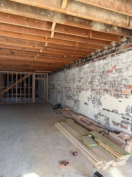 More Photos Of 113 1st Ave NE, Clarion General Retail For Lease