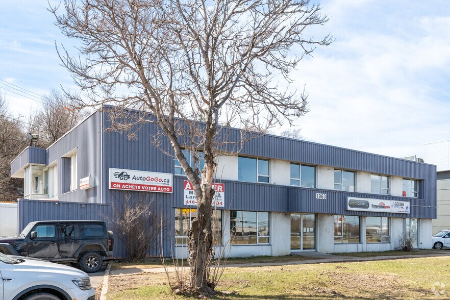 More Photos Of 1961-1963 Rue Frank-Carrel, Québec Flex For Lease