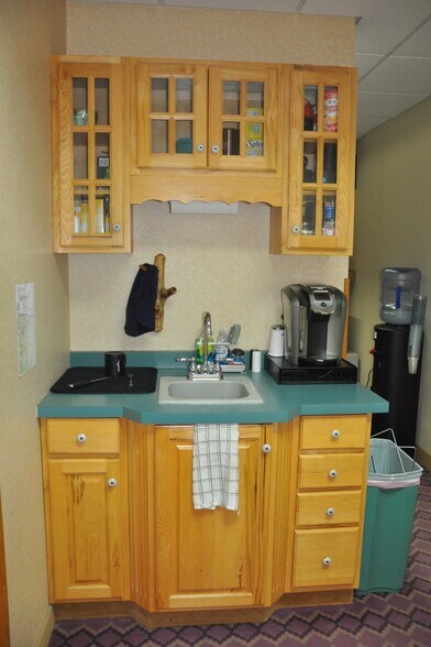 More Photos Of 669 N Medina St, Loretto Office For Sale