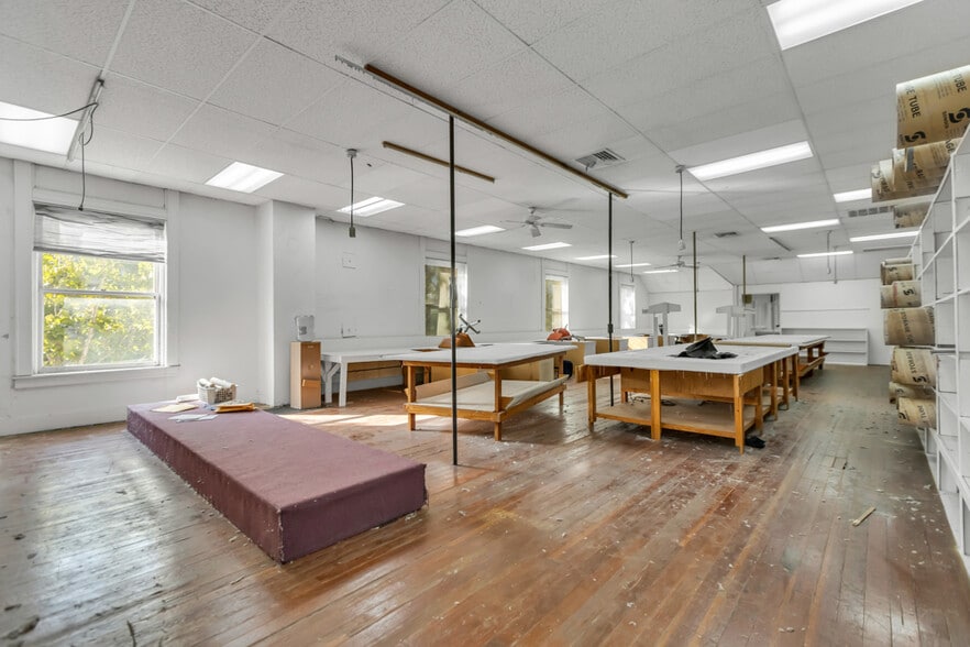 More Photos Of 10 S School St, Lodi Storefront Retail Office For Sale