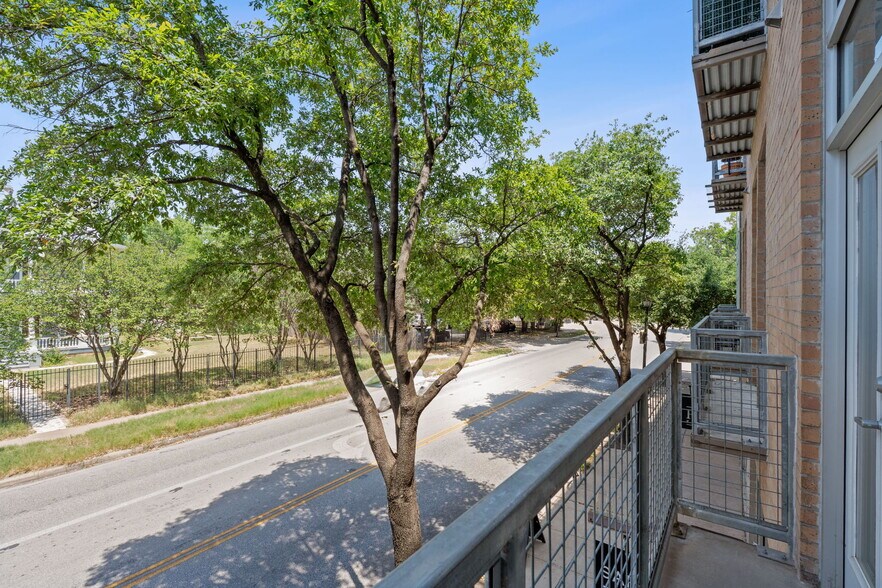 More Photos Of 1601 E Cesar Chavez St, Austin Multifamily For Sale