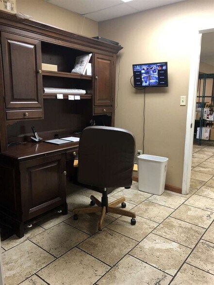 More Photos Of 675 S Main St, Brownsville Restaurant For Sale