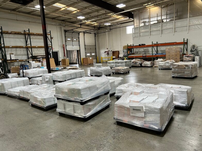 More Photos Of 1040 Cobb Industrial Dr, Marietta Manufacturing For Sale