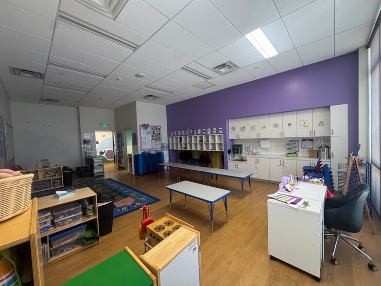 More Photos Of 19436 Ventura Blvd, Tarzana Daycare Center For Lease
