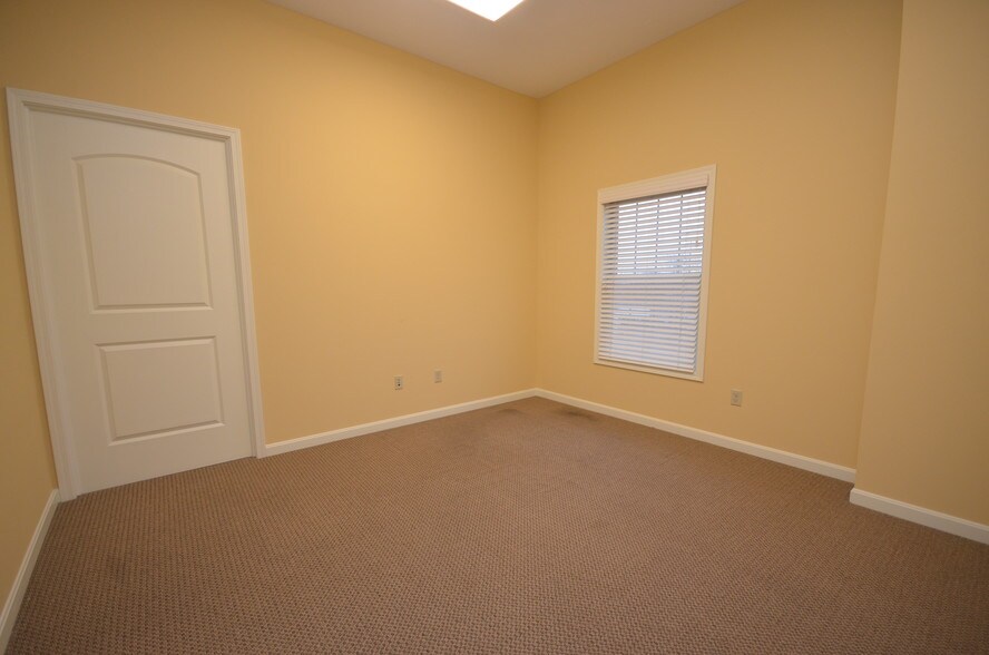 More Photos Of 10 Northwest Ave, Tallmadge Office For Sale