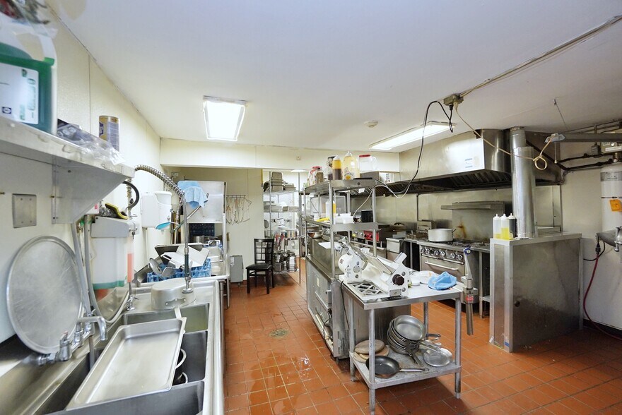 More Photos Of 306 Gatzmer Ave, Jamesburg Restaurant For Lease