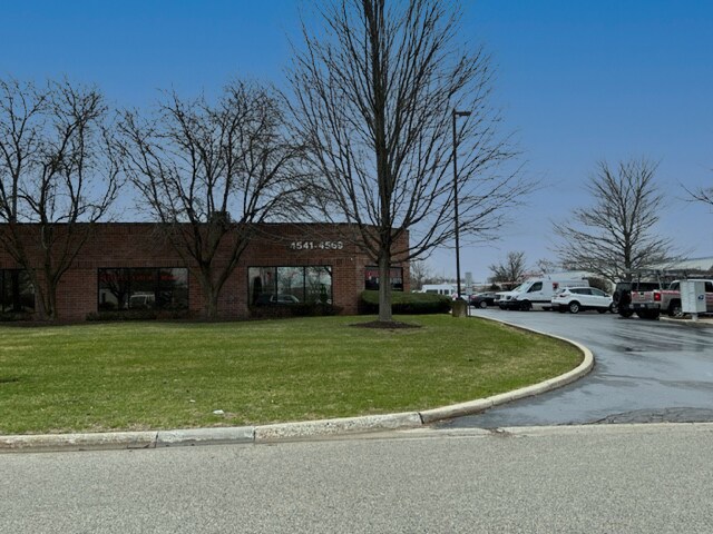 More Photos Of 4511-4569 Prime Pky, Mchenry Warehouse For Lease