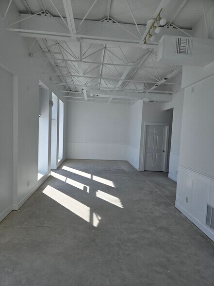 More Photos Of 16644-16646, New Berlin Medical For Lease