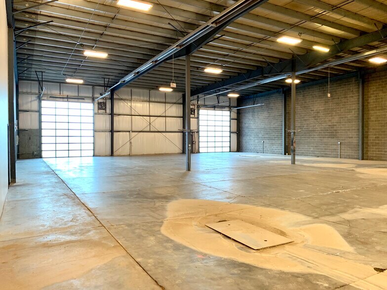 More Photos Of 14 Burnt Valley Ave, Red Deer County Service For Lease