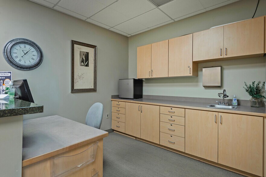 More Photos Of 7370-7430 Creek Rd, Midvale Office For Sale