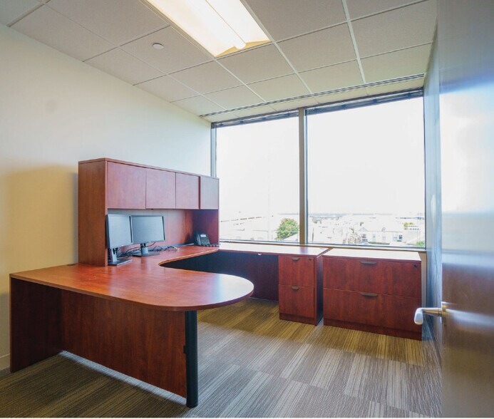 More Photos Of 14841 N Dallas Pky, Addison Office For Lease