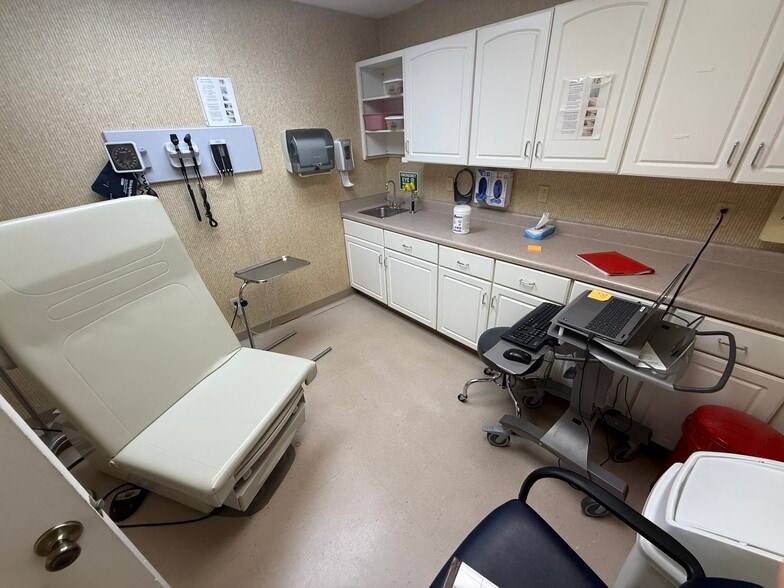 More Photos Of 1423 Palmetto Rd, Tupelo Healthcare For Sale