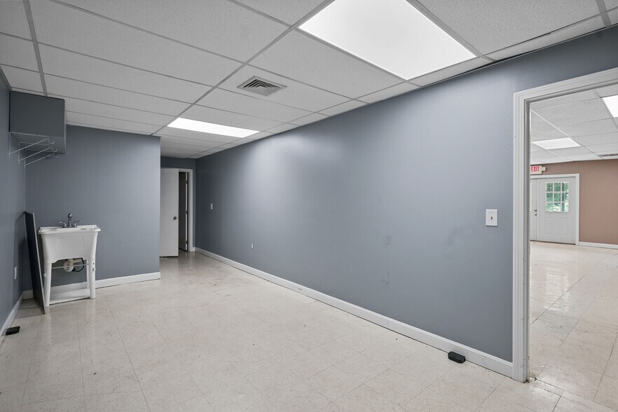 More Photos Of 40-82 N Main St, Pascoag Unknown For Lease