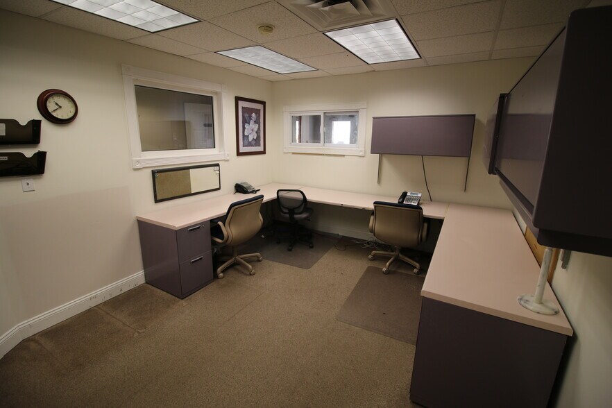 More Photos Of 100 W Union St, Kingston Office For Sale