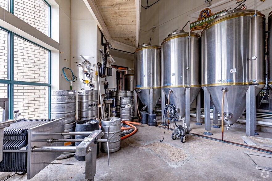 More Photos Of 700 Six Flags Dr, Arlington Restaurant For Lease