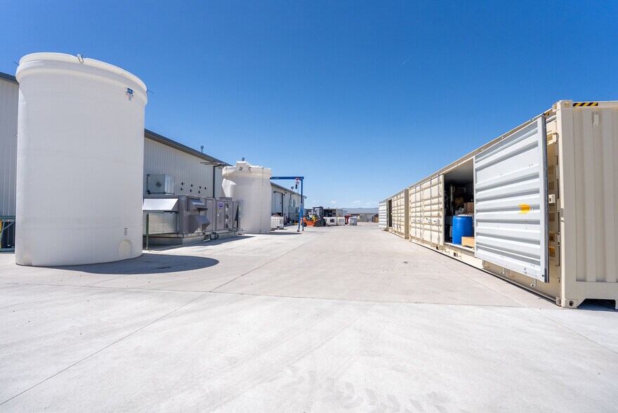 More Photos Of 21323 I 76 Frontage Rd, Hudson Warehouse For Lease