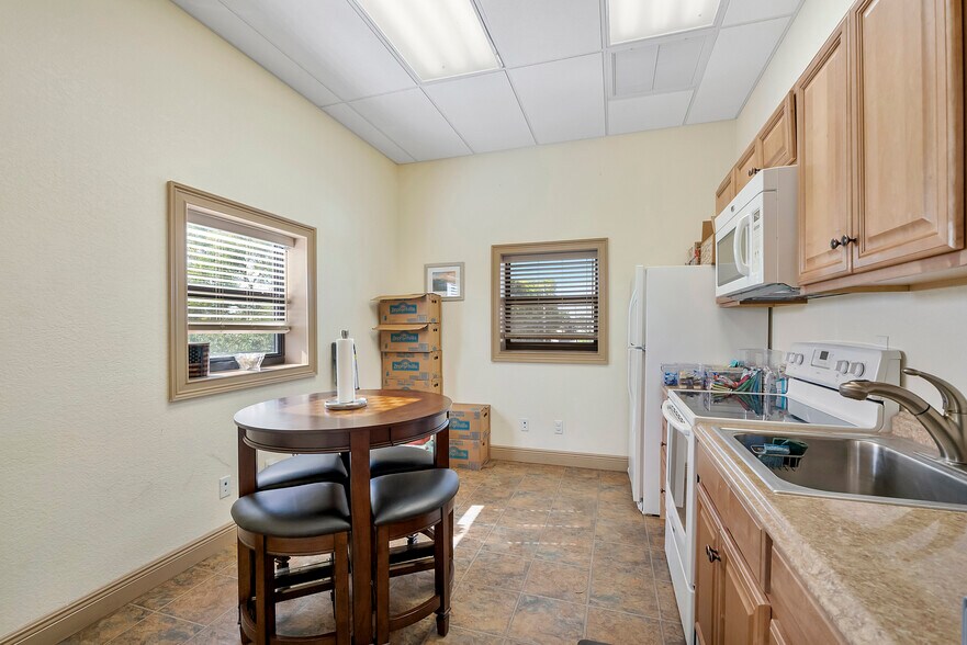 More Photos Of 1133 53rd Ct N, Mangonia Park Warehouse For Sale