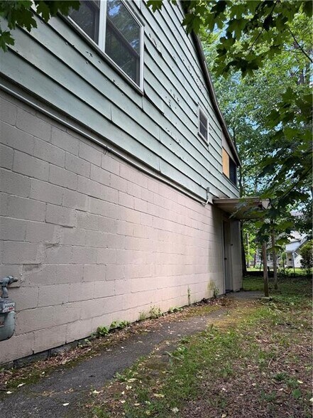 More Photos Of 35 Eaton Ave, Norwich Apartments For Sale