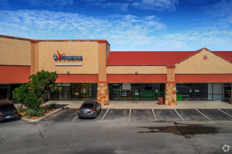More Photos Of 5500 Babcock Rd, San Antonio Freestanding For Lease