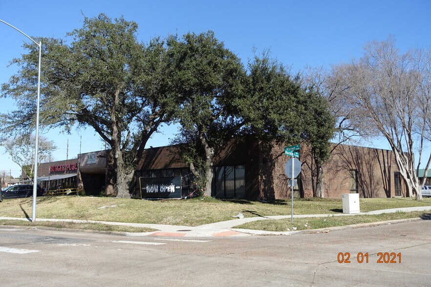 More Photos Of 10887 S Wilcrest Dr, Houston Storefront For Sale