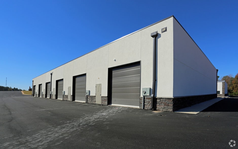 More Photos Of 5045-5047 Parham Rd, Grovetown Light Manufacturing For Lease