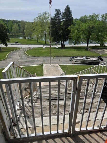 More Photos Of 2803 State Hwy Y, Forsyth Hotel For Sale