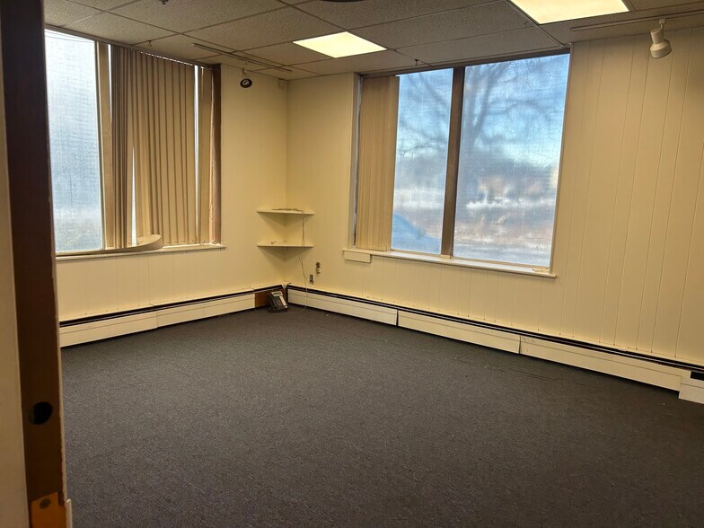 More Photos Of 5 Montesano Rd, Fairfield Warehouse For Lease