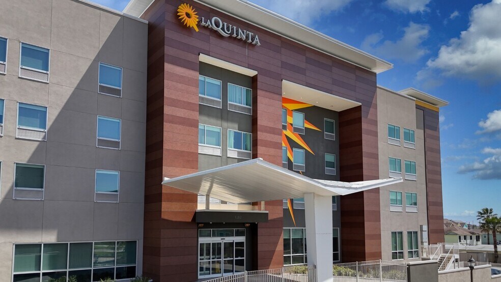 More Photos Of 1002 63rd St, Galveston Hotel For Sale