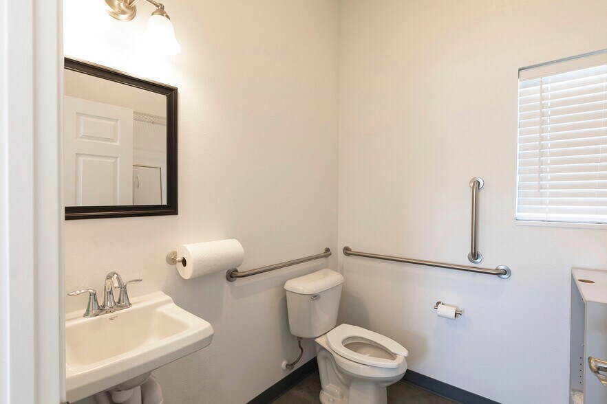 More Photos Of 115 Valley View St, Stevensville Restaurant For Sale