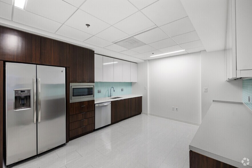 More Photos Of 2001 L St NW, Washington Office For Lease