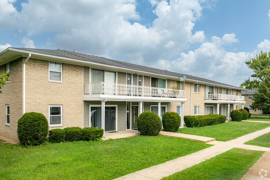 Primary Photo Of 1005 N Park Forest Dr, Marion Apartments For Sale