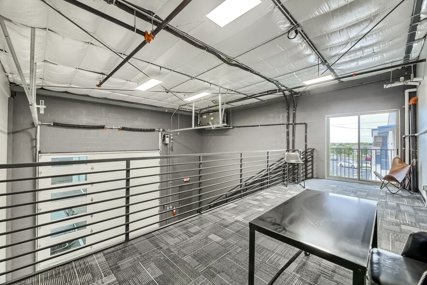 More Photos Of 2100 Double Creek Dr, Round Rock Warehouse For Lease